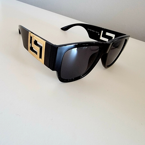 Side Gold Pattern Sunglasses - Picture 2 of 4